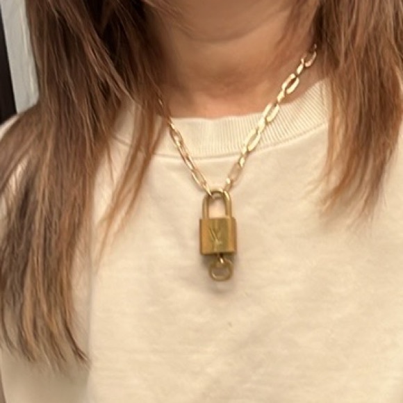 100% Authentic Louis Vuitton Lock & Key Necklace #305 LV NECKLACE - Picture 9 of 11